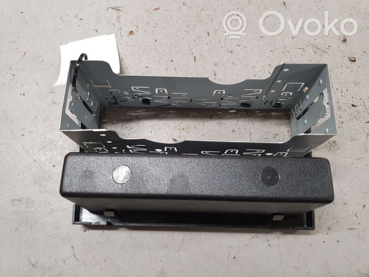 Opel Vectra C Radion/GPS-laitteen pääyksikön kehys 2812302501