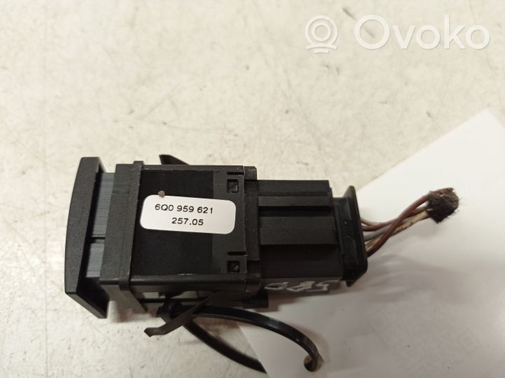 Volkswagen Polo IV 9N3 Bouton de dégivrage pare-brise 6Q0959621