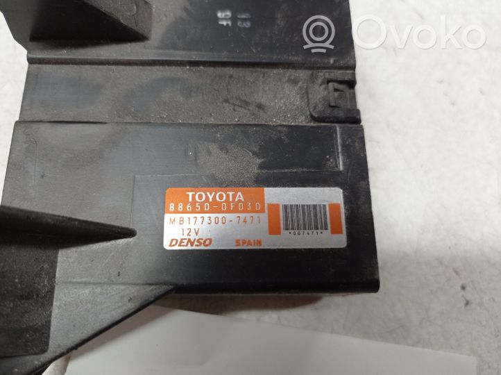 Toyota Corolla Verso AR10 Sterowania klimatyzacji / Ogrzewania 886500F030