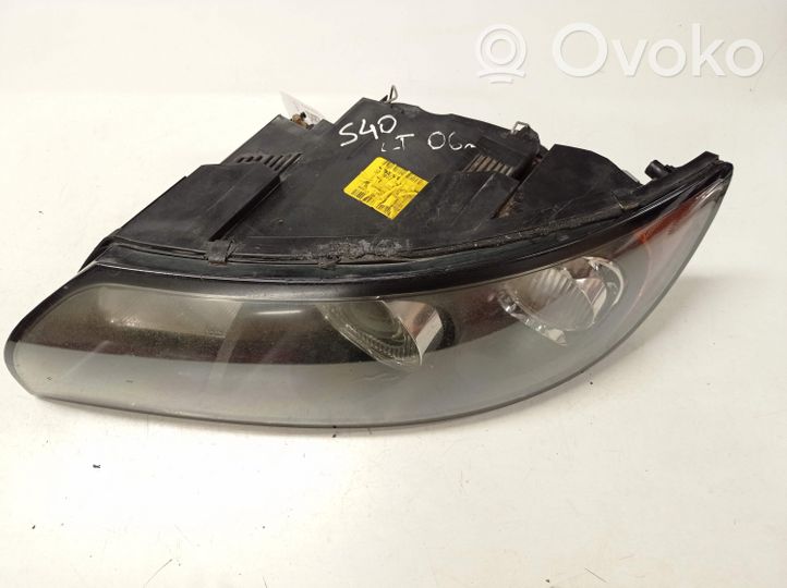 Volvo S40 Lampa przednia 30698879