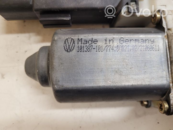 Volkswagen Bora Moteur de lève-vitre de porte avant 1J1959801C