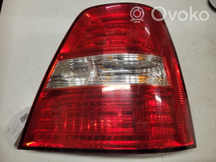 KIA Sorento Rear/tail lights 9243E5