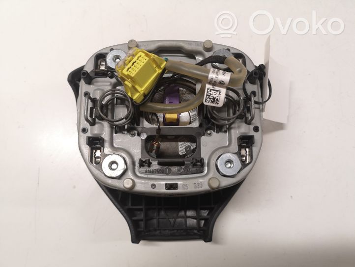 Volkswagen Golf V Airbag dello sterzo 61815050B