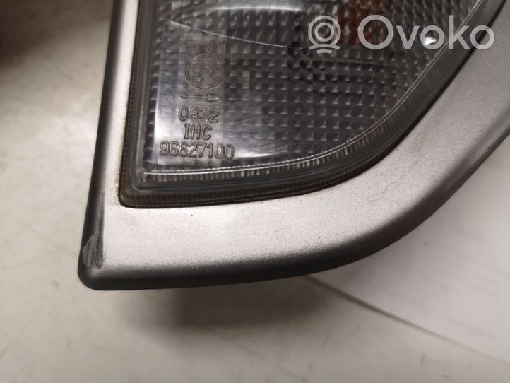 Chevrolet Captiva Front fender indicator light 96627100