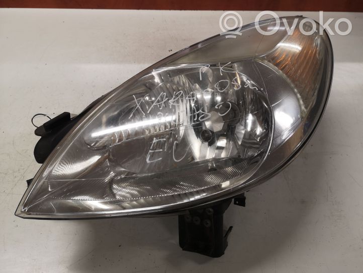 Citroen Xsara Picasso Lampa przednia 89310170