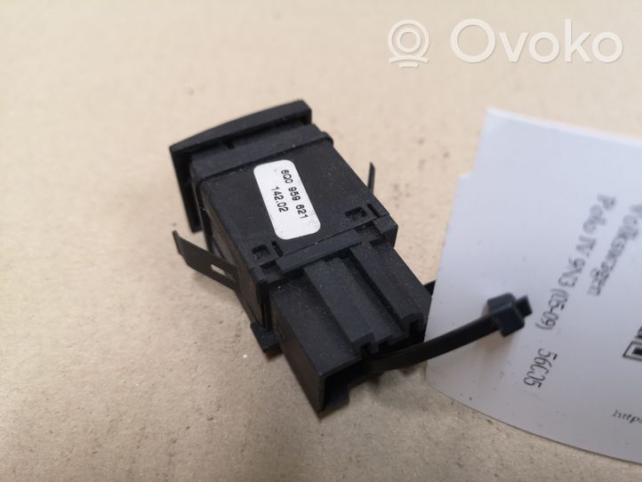 Volkswagen Polo IV 9N3 Bouton de dégivrage pare-brise 6Q0959621