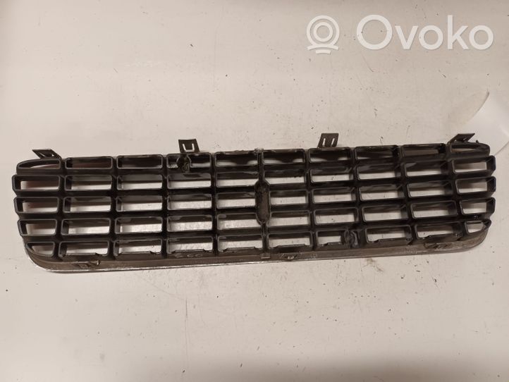 Volvo V50 Front bumper upper radiator grill 9190740