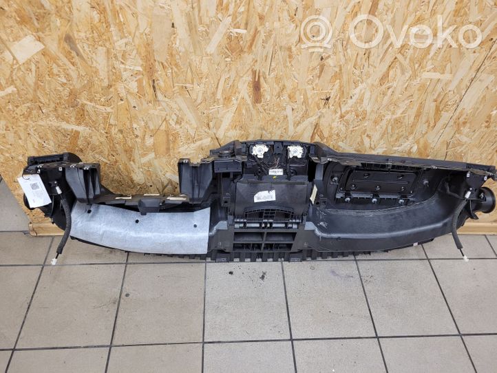 Volkswagen Touareg I Tableau de bord 7L6858451