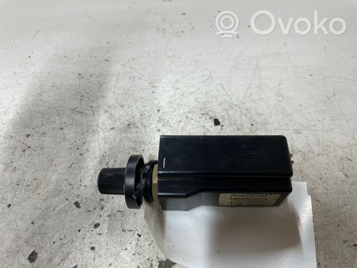 Mitsubishi Pajero Panel lighting control switch MB196670