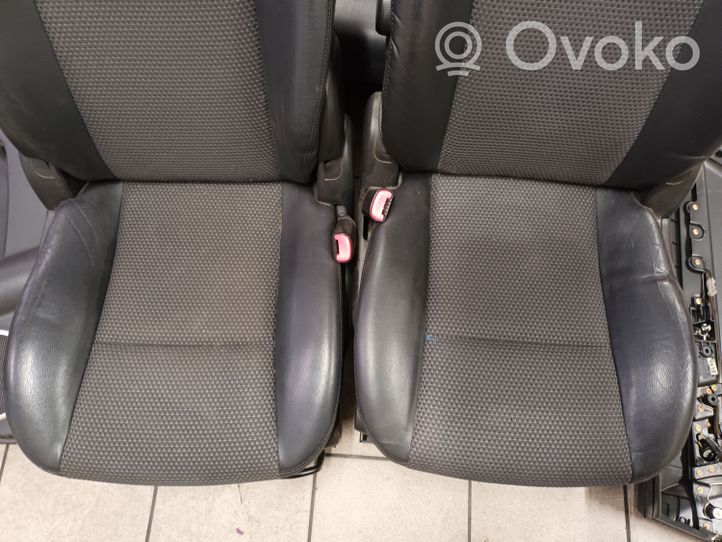 Chevrolet Captiva Istuimien ja ovien verhoilusarja 