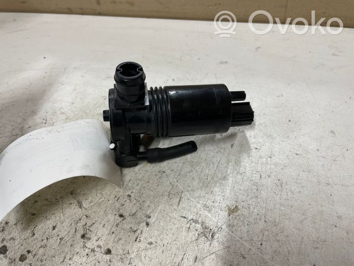 Volvo V40 Pompe de lave-glace de pare-brise 130601C