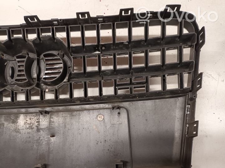 Audi Q7 4L Maskownica / Grill / Atrapa górna chłodnicy 4L0853651