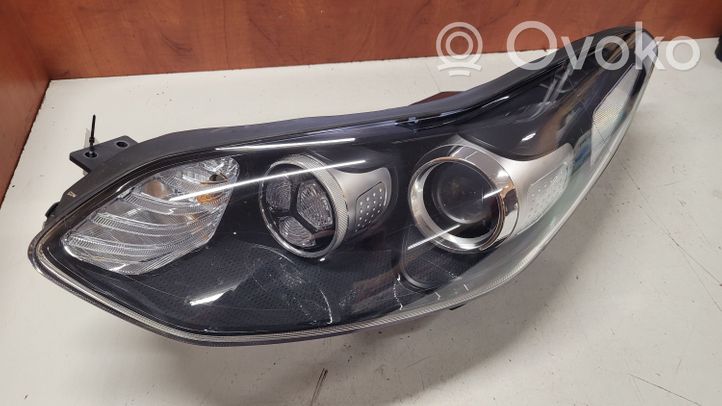 KIA Sportage Lampa przednia 92101F1110