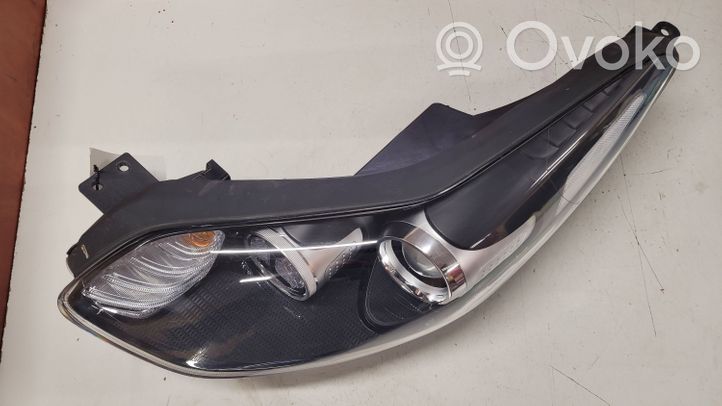 KIA Sportage Lampa przednia 92101F1110