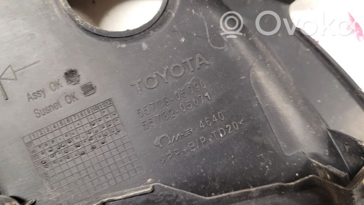 Toyota Avensis T270 Moldura del limpia 5570905090