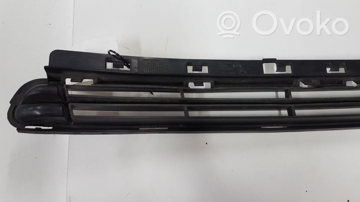 Citroen C5 Etupuskurin alempi jäähdytinsäleikkö 9682331677