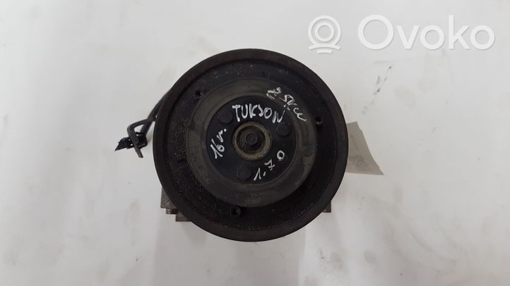 Hyundai Tucson TL Ilmastointilaitteen kompressorin pumppu (A/C) 