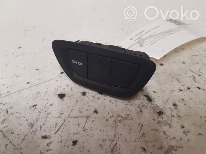 Citroen C5 Przełącznik / Przycisk otwierania klapy tylnej / bagażnika 9682436677