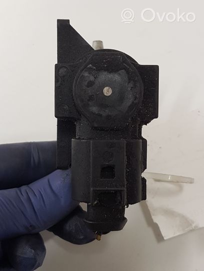 Audi A4 S4 B7 8E 8H Solenoidinis vožtuvas 8E0906627