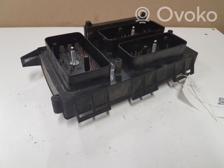 Opel Zafira B Module de fusibles 743381