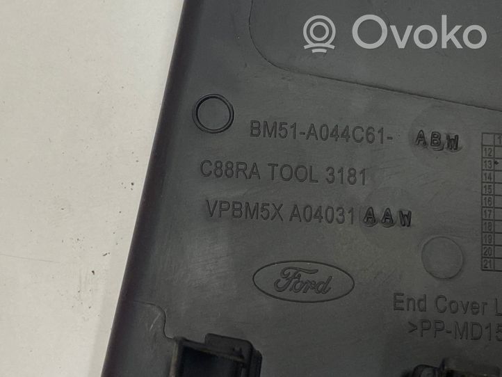 Ford Focus Kojelaudan sivupäätyverhoilu BM51A044C61