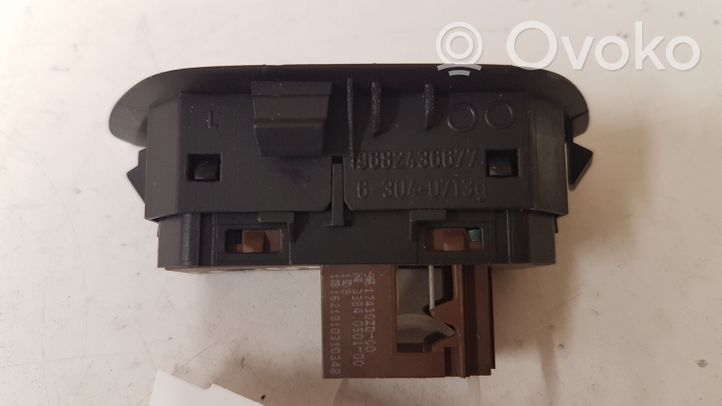 Citroen C5 Przycisk / Włącznik oświetlenia wnętrza kabiny 9682436677