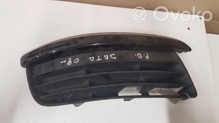 Volkswagen Jetta V Etupuskurin alempi jäähdytinsäleikkö 1K0853666J