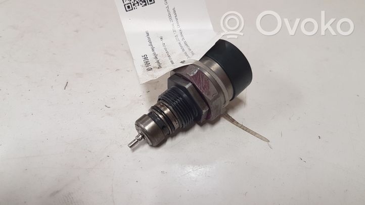 BMW 3 F30 F35 F31 Régulateur de pression de carburant 0281002949