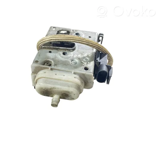 Audi A8 S8 D2 4D Serratura portiera anteriore 8D1837015F