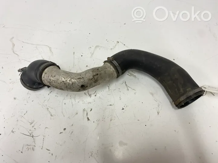 Volvo V40 Intercooler pipe mounting bracket 31325041