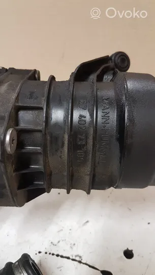 Volvo V40 Supporto di montaggio del filtro dell’olio 30757730