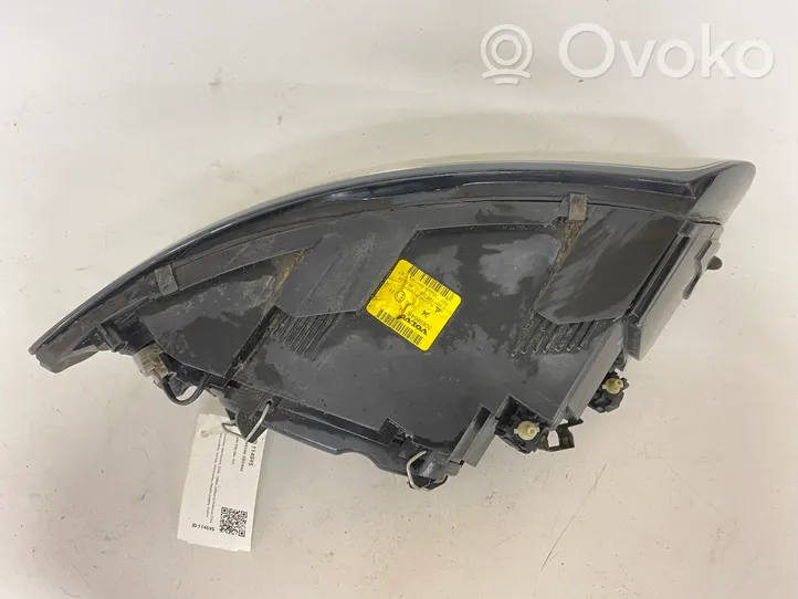 Volvo V50 Lampa przednia 30698648