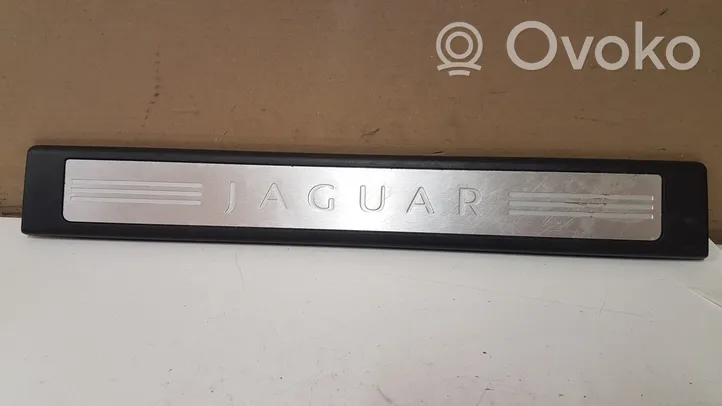 Jaguar XF X250 Copertura del rivestimento del sottoporta anteriore 8X2313200AF