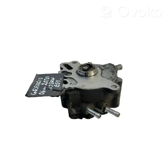 Mitsubishi Grandis Alipainepumppu 03G145209