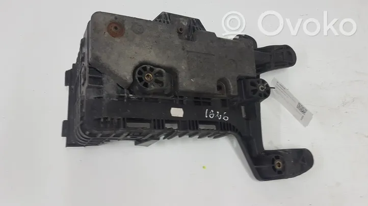 Volkswagen Golf VI Vassoio batteria 1K0915325A