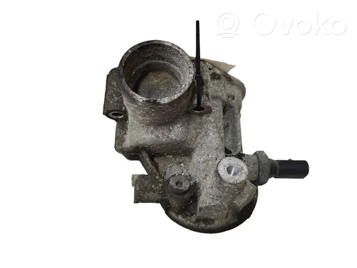 Volkswagen Golf V Supporto di montaggio del filtro dell’olio 06A115417