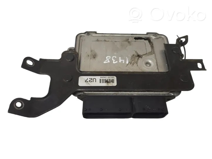 Hyundai i40 Variklio valdymo blokas 0281018492