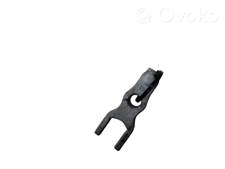 Opel Insignia A Fuel Injector clamp holder 