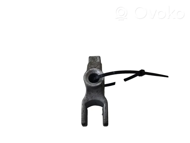 Opel Insignia A Fuel Injector clamp holder 