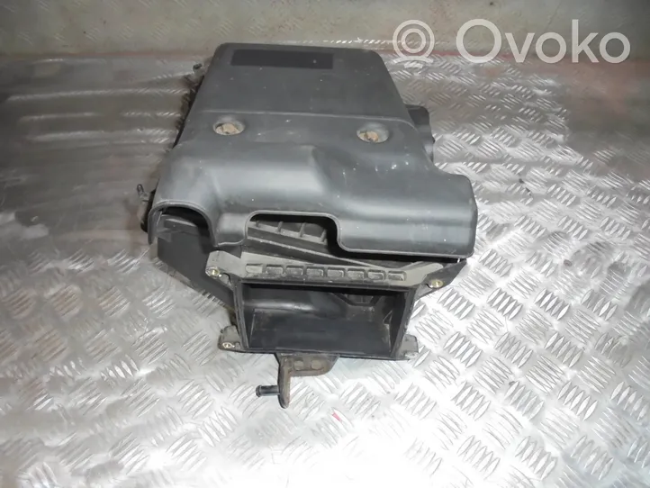 KIA Carens II Scatola del filtro dell’aria 281101B000