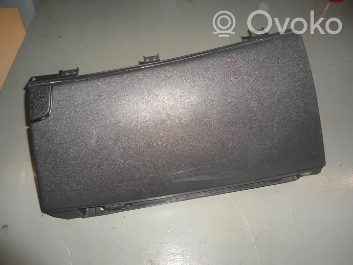 Hyundai Elantra Glove box 