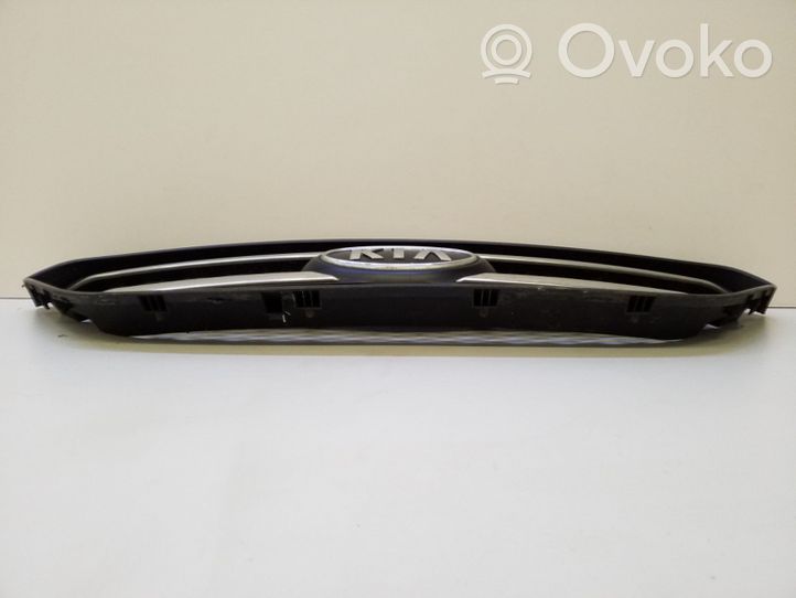 KIA Carens II Grille de calandre avant 8638010000