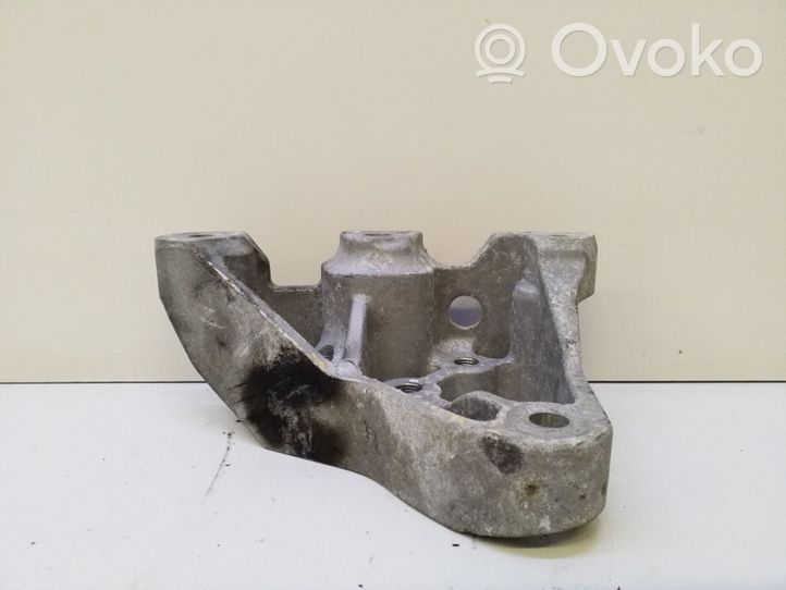 Jeep Cherokee Pavarų dėžės tvirtinimo kronšteinas 68141735AC