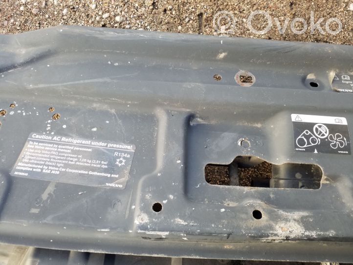 Volvo V70 Viršutinė dalis radiatorių panelės (televizoriaus) 30760545