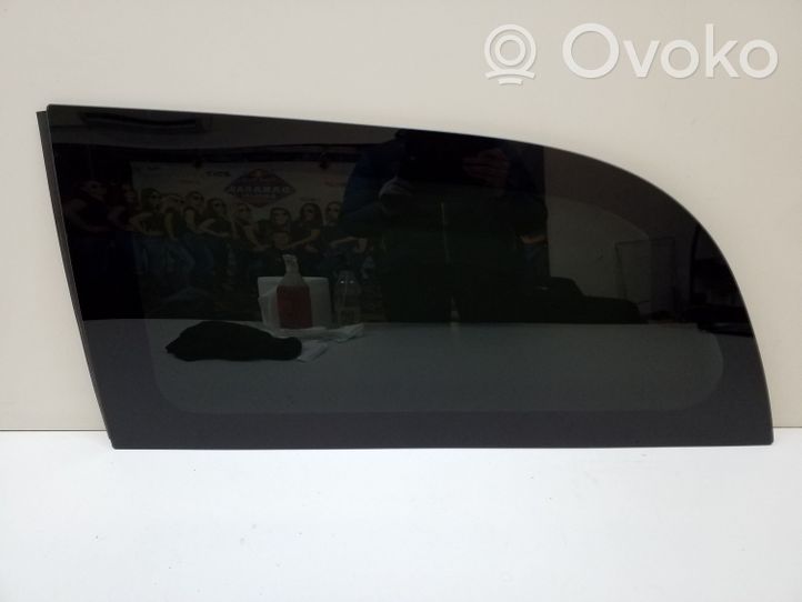 Dodge Grand Caravan Finestrino/vetro retro 05109653AF