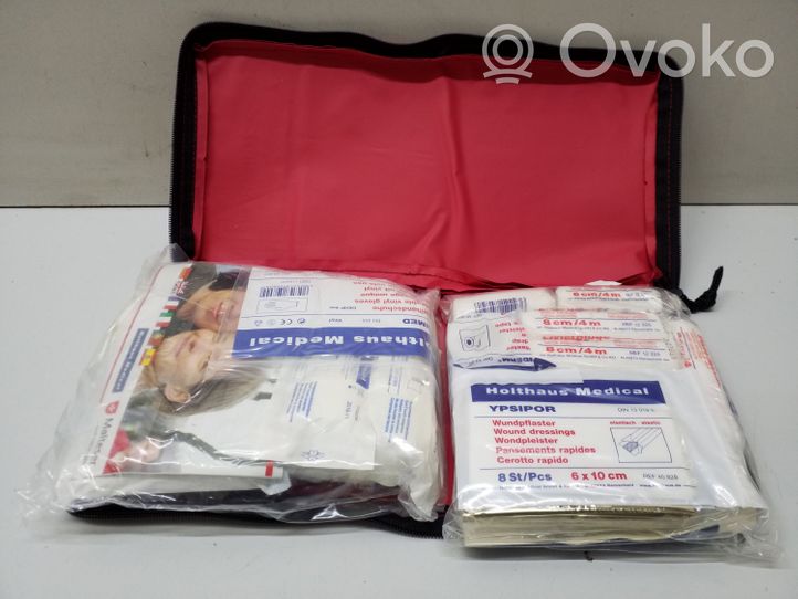 Audi A5 8T 8F Trousse de premiers secours 8K0860282