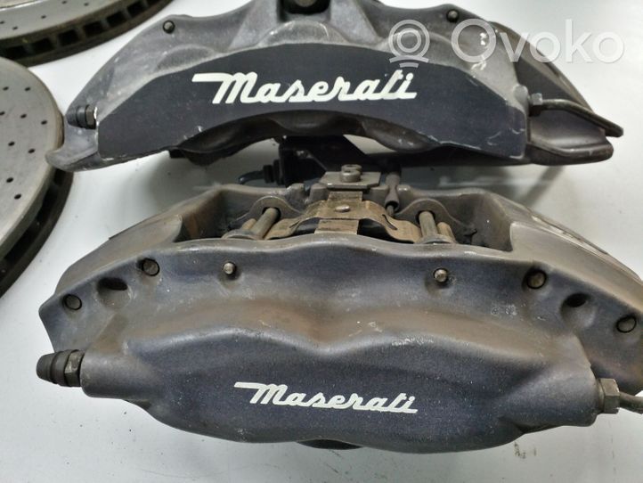 Maserati Ghibli Set dischi freno e pinze C068