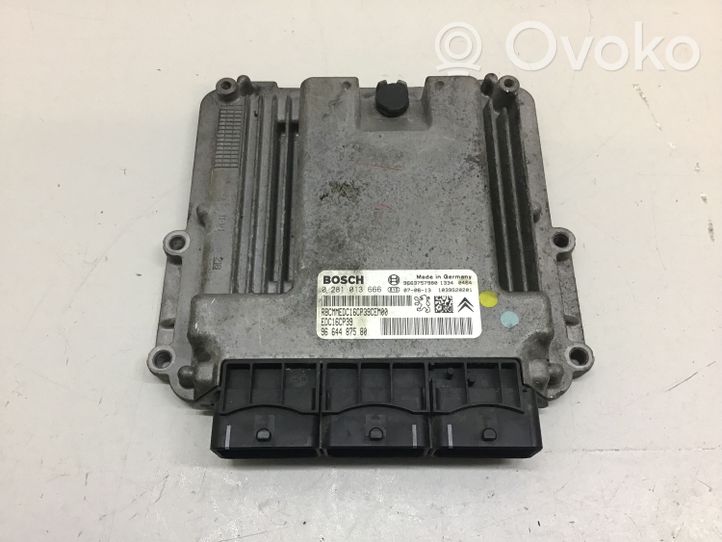 Citroen C-Crosser Calculateur moteur ECU 0281013666