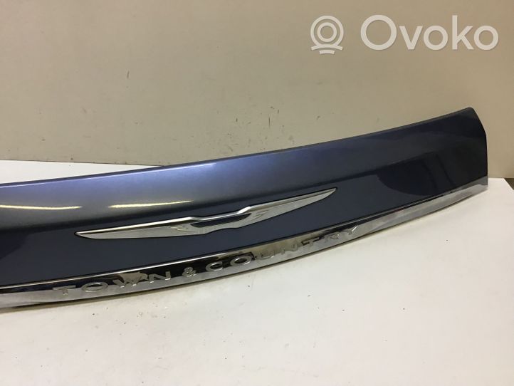 Chrysler Town & Country V Rivestimento portellone 1SP16TRMAE