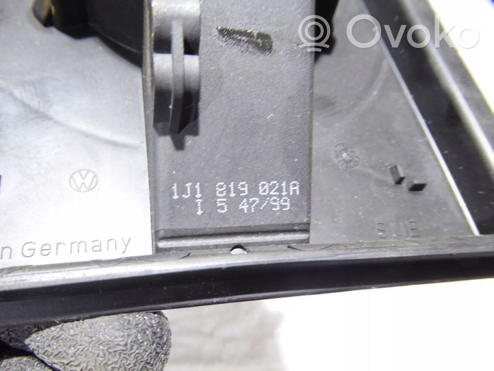 Volkswagen Polo III 6N 6N2 6NF Pečiuko ventiliatorius/ putikas 1J1819021A